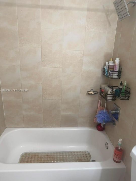 En Renta: $2,400 (2 camas, 1 baños, 1100 Pies cuadrados)