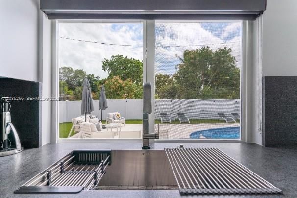 For Rent: $12,000 (6 beds, 4 baths, 2899 Square Feet)