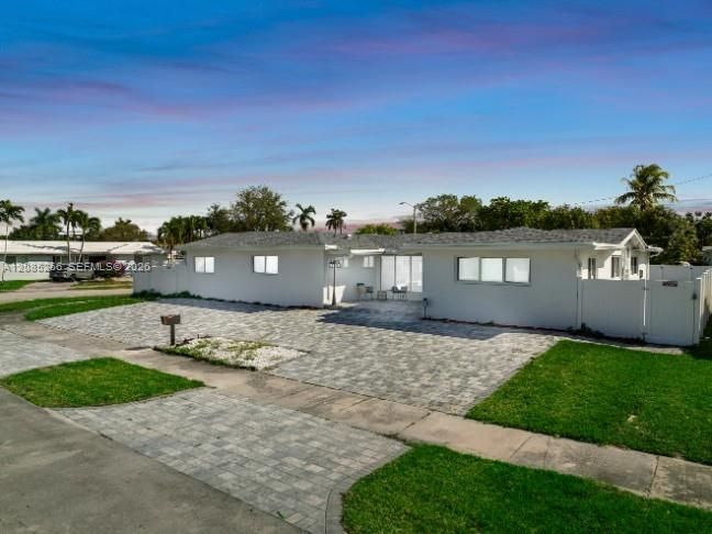 For Rent: $12,000 (6 beds, 4 baths, 2899 Square Feet)