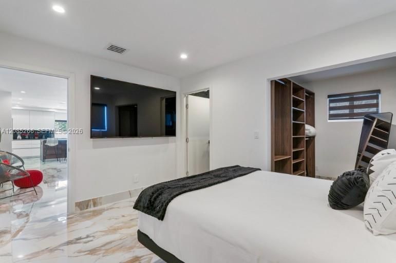 For Rent: $12,000 (6 beds, 4 baths, 2899 Square Feet)