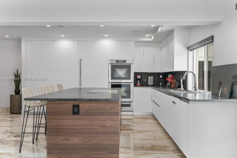 For Rent: $12,000 (6 beds, 4 baths, 2899 Square Feet)