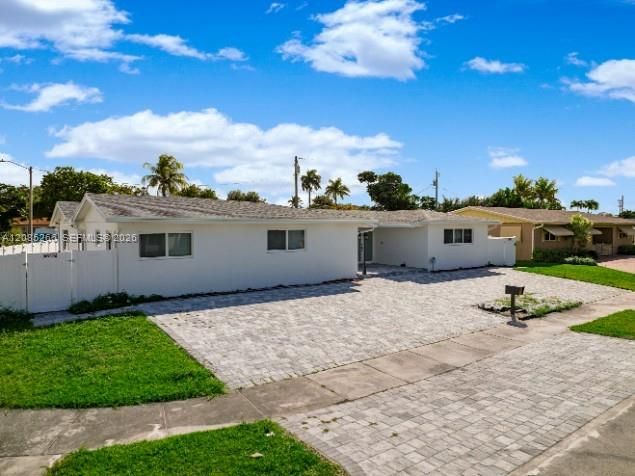 For Rent: $12,000 (6 beds, 4 baths, 2899 Square Feet)