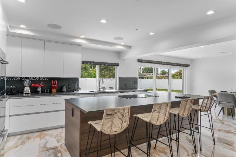 For Rent: $12,000 (6 beds, 4 baths, 2899 Square Feet)