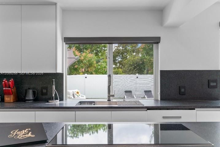 For Rent: $12,000 (6 beds, 4 baths, 2899 Square Feet)