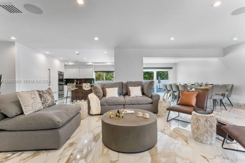 For Rent: $12,000 (6 beds, 4 baths, 2899 Square Feet)