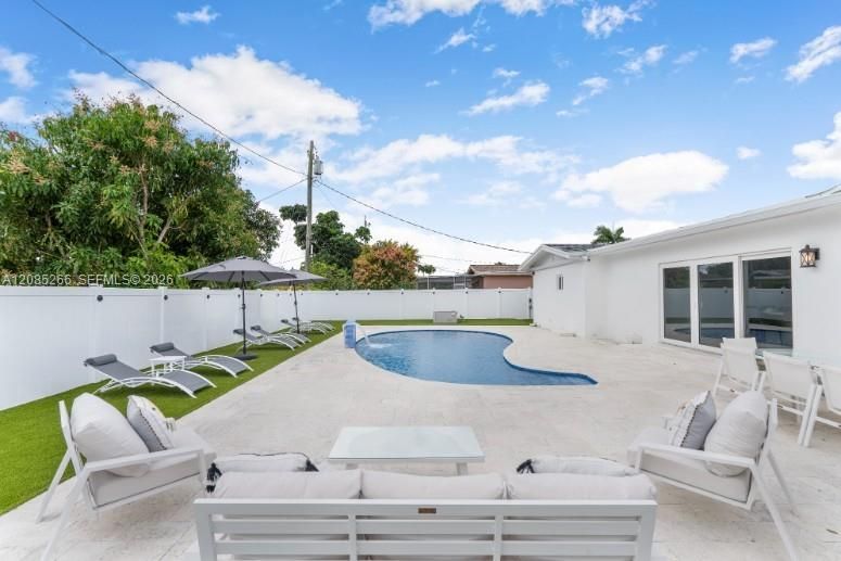 For Rent: $12,000 (6 beds, 4 baths, 2899 Square Feet)