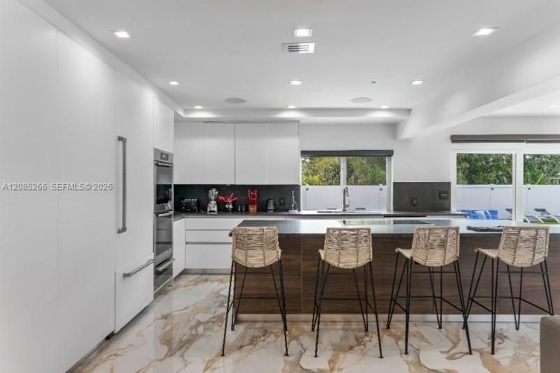 For Rent: $12,000 (6 beds, 4 baths, 2899 Square Feet)
