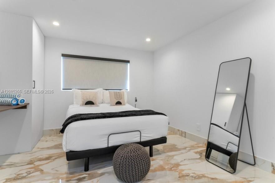 For Rent: $12,000 (6 beds, 4 baths, 2899 Square Feet)