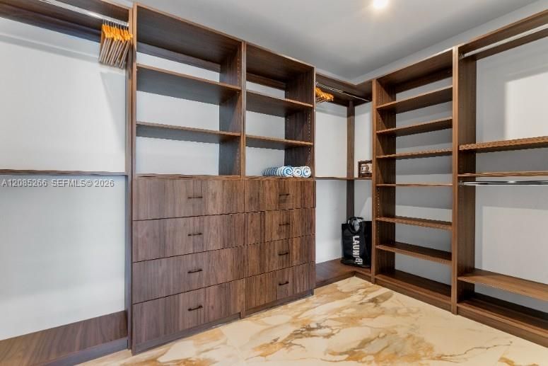 For Rent: $12,000 (6 beds, 4 baths, 2899 Square Feet)