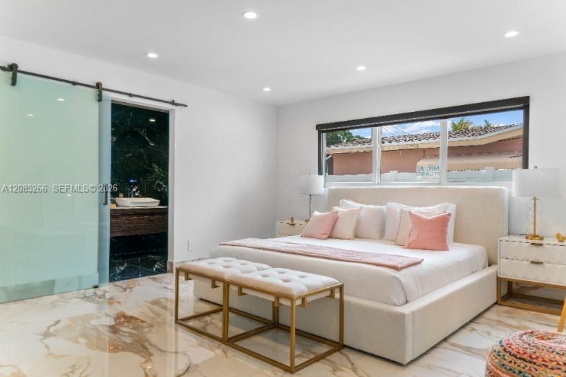 For Rent: $12,000 (6 beds, 4 baths, 2899 Square Feet)