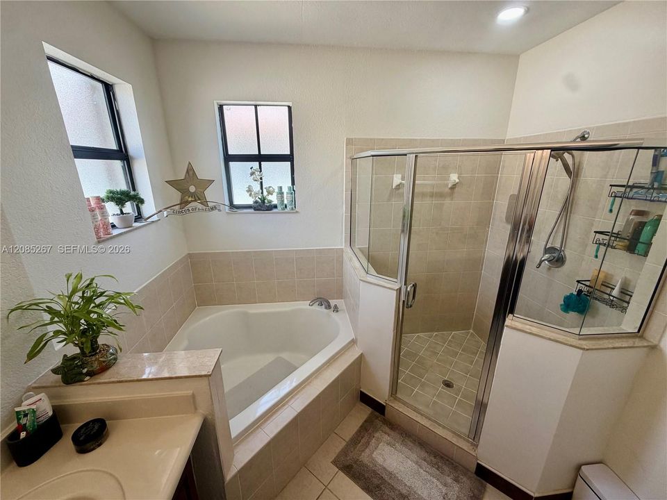 En Venta: $450,000 (3 camas, 2 baños, 1656 Pies cuadrados)
