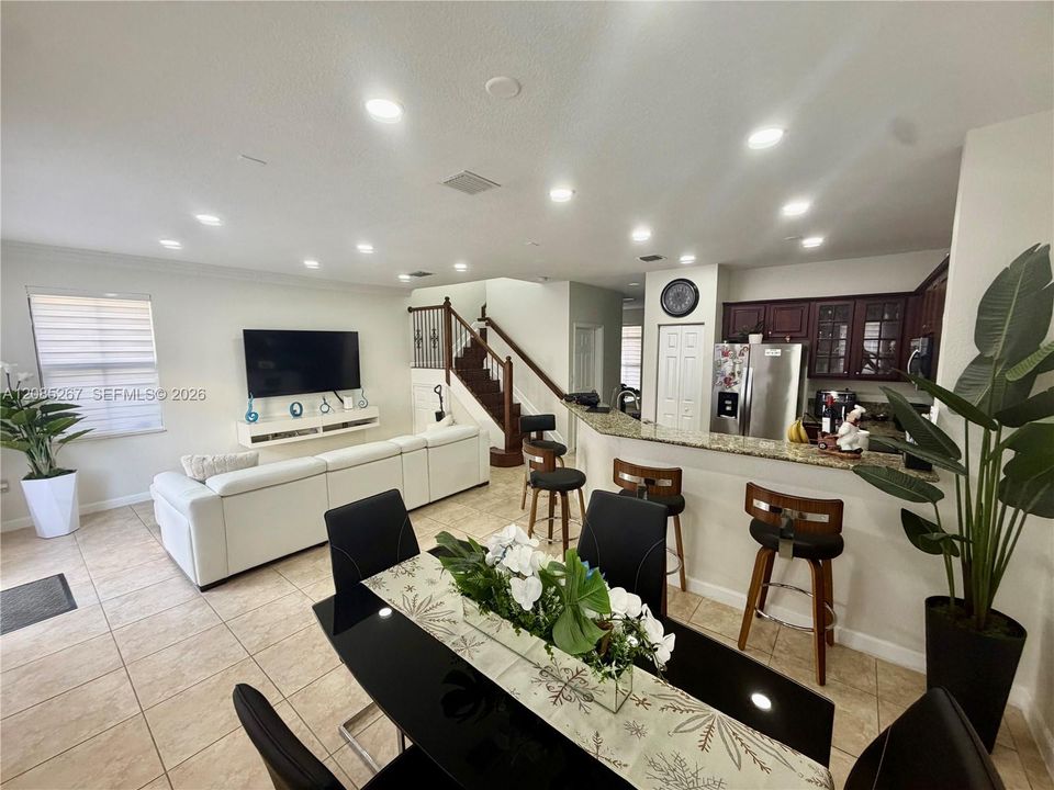 En Venta: $450,000 (3 camas, 2 baños, 1656 Pies cuadrados)