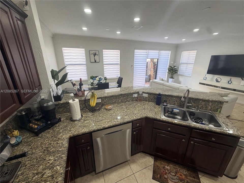 En Venta: $450,000 (3 camas, 2 baños, 1656 Pies cuadrados)