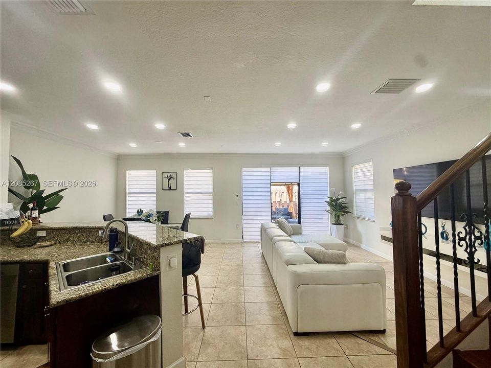 En Venta: $450,000 (3 camas, 2 baños, 1656 Pies cuadrados)