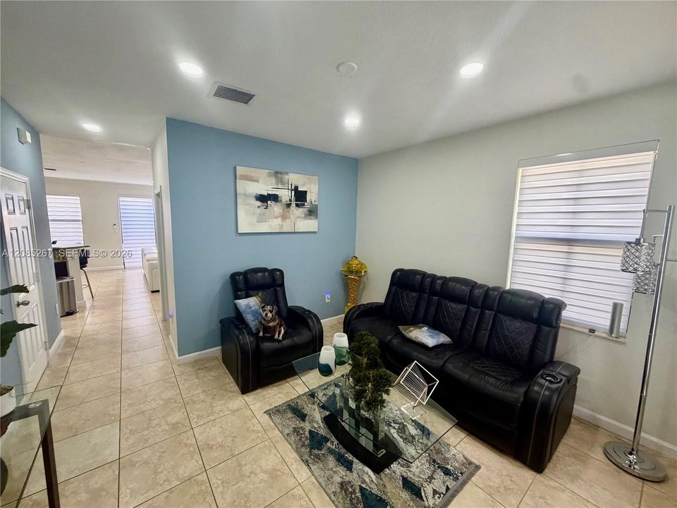 En Venta: $450,000 (3 camas, 2 baños, 1656 Pies cuadrados)