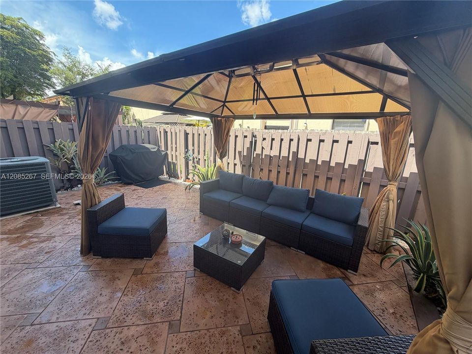 En Venta: $450,000 (3 camas, 2 baños, 1656 Pies cuadrados)