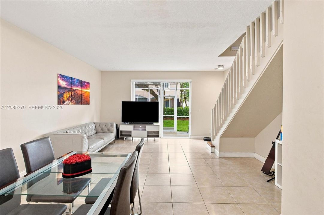 For Sale: $475,000 (2 beds, 2 baths, 1131 Square Feet)