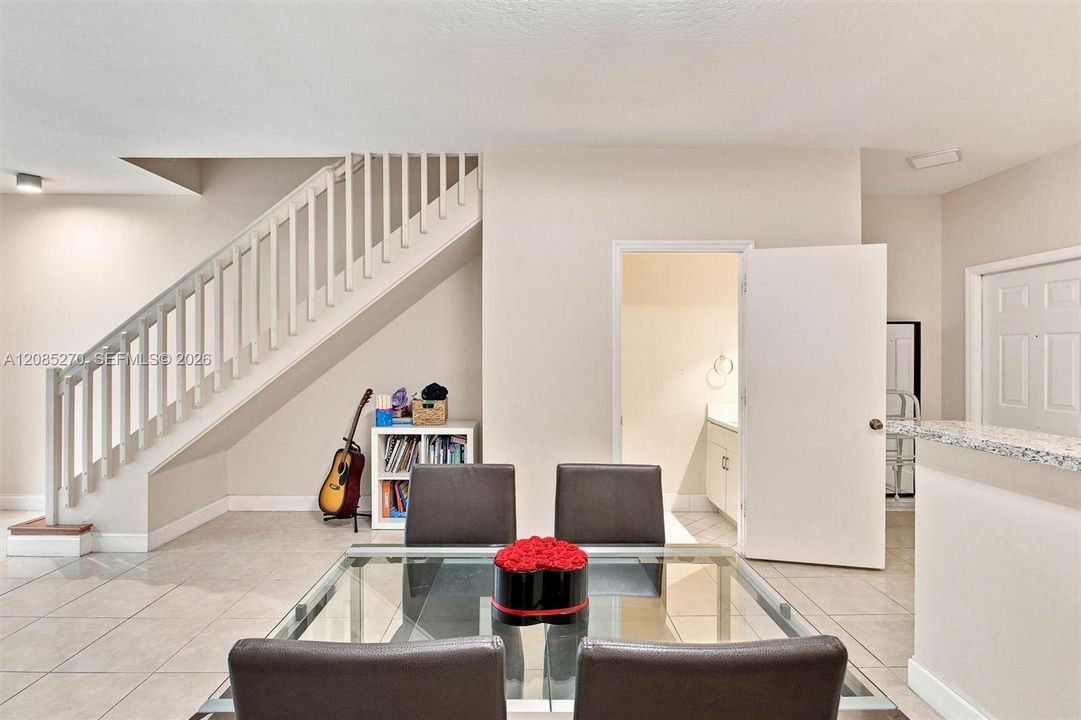 For Sale: $475,000 (2 beds, 2 baths, 1131 Square Feet)