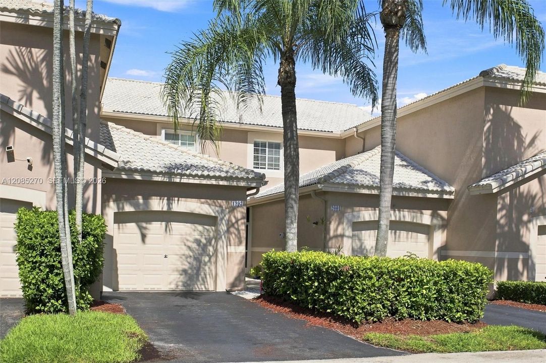 For Sale: $475,000 (2 beds, 2 baths, 1131 Square Feet)
