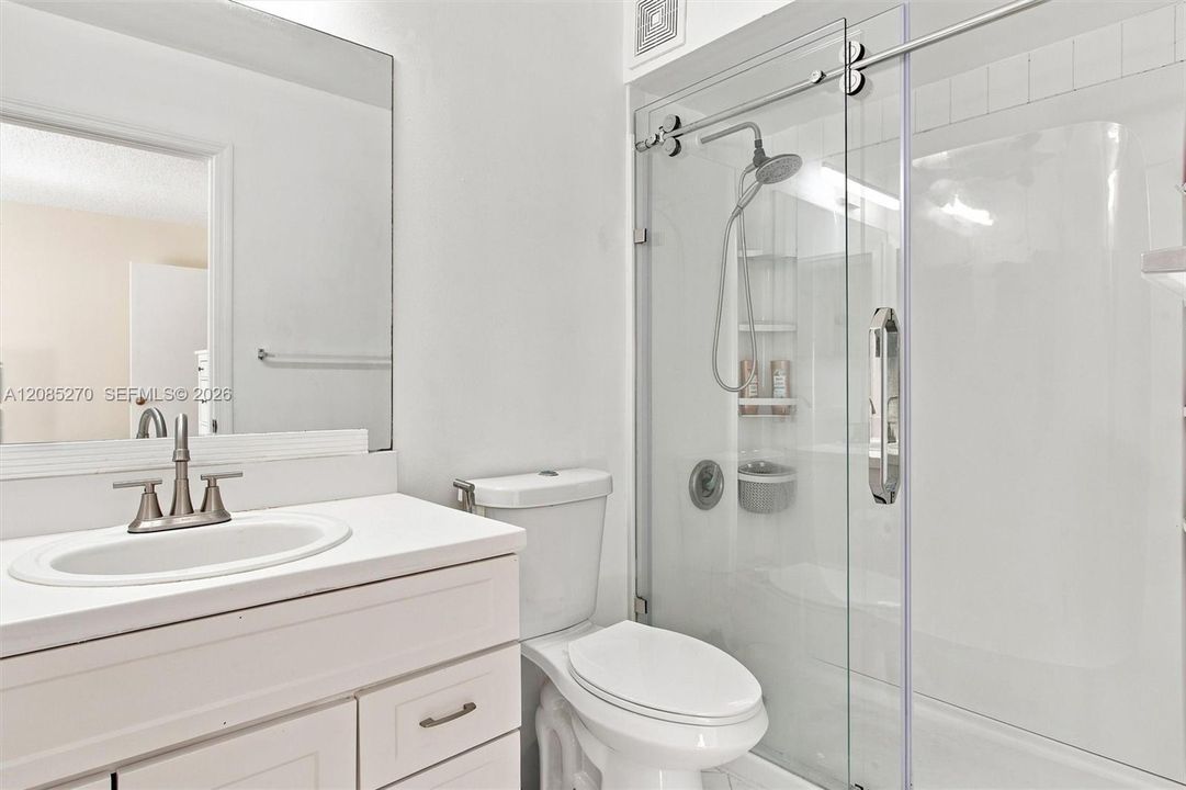 For Sale: $475,000 (2 beds, 2 baths, 1131 Square Feet)