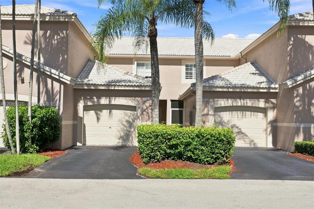 For Sale: $475,000 (2 beds, 2 baths, 1131 Square Feet)