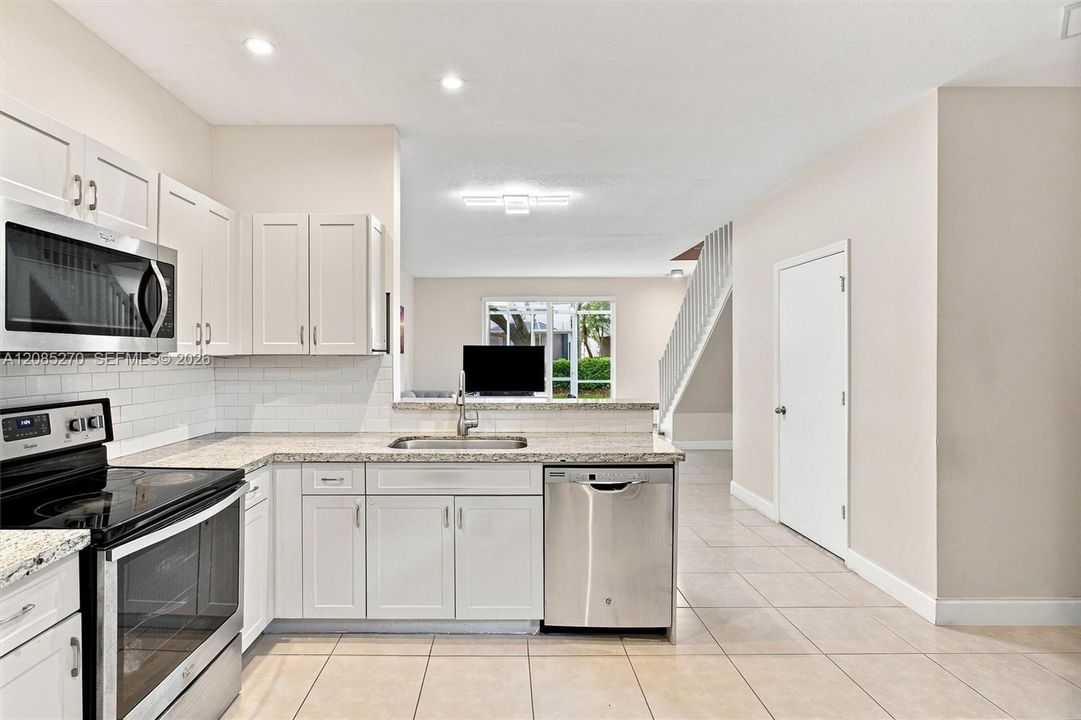 For Sale: $475,000 (2 beds, 2 baths, 1131 Square Feet)