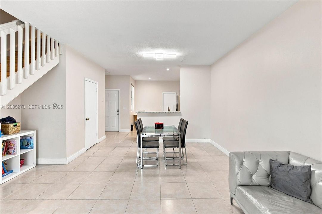 For Sale: $475,000 (2 beds, 2 baths, 1131 Square Feet)