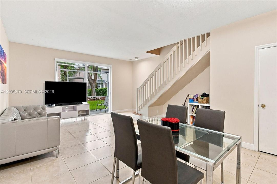 For Sale: $475,000 (2 beds, 2 baths, 1131 Square Feet)