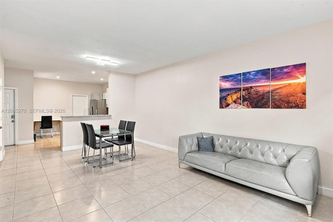 For Sale: $475,000 (2 beds, 2 baths, 1131 Square Feet)