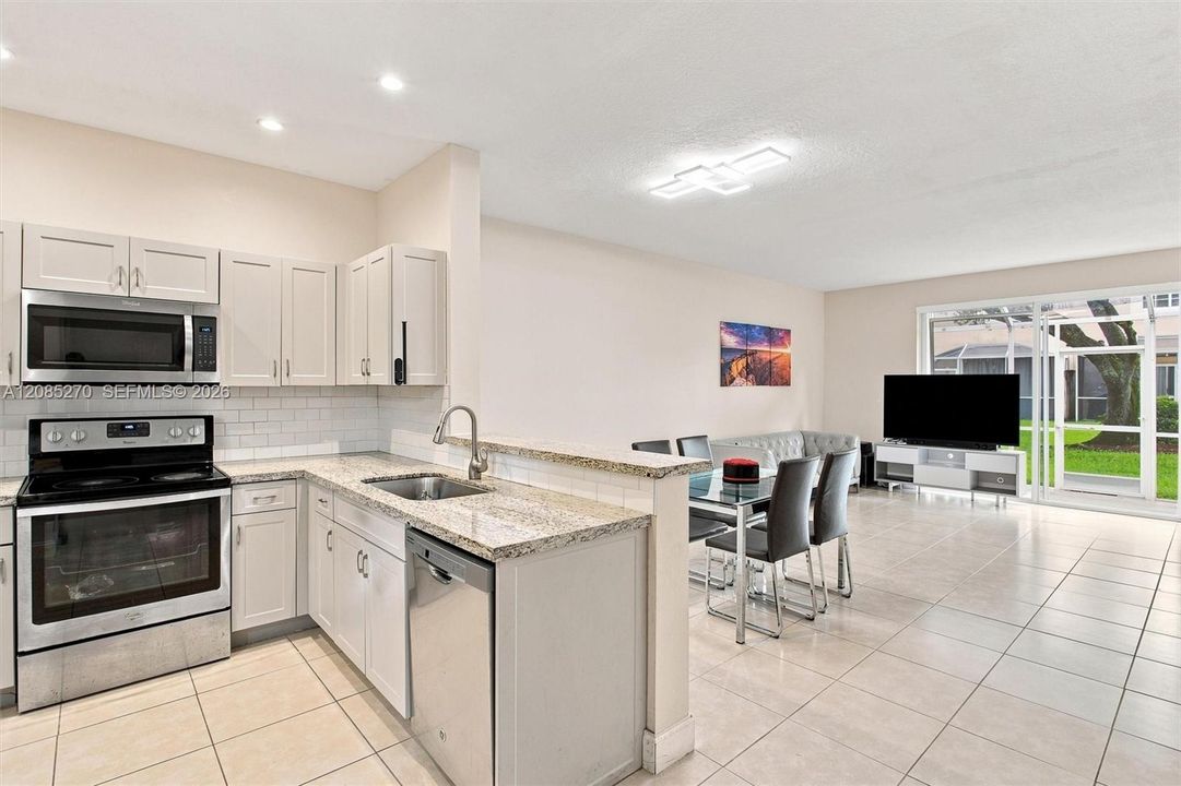 For Sale: $475,000 (2 beds, 2 baths, 1131 Square Feet)