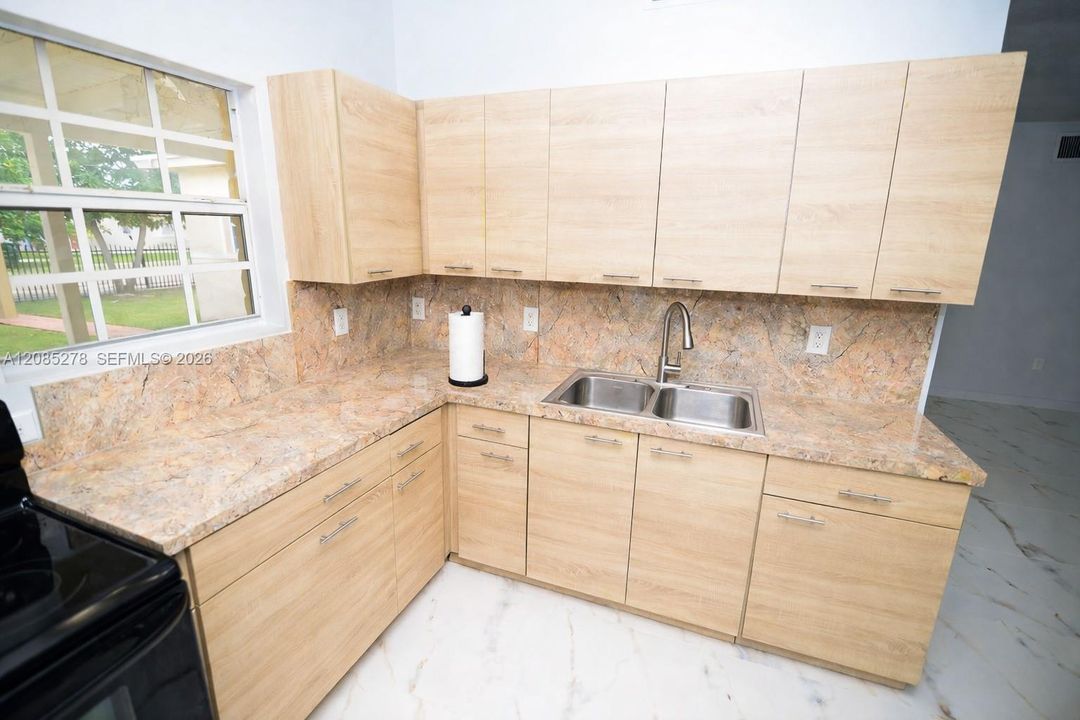 For Sale: $525,000 (3 beds, 2 baths, 1336 Square Feet)