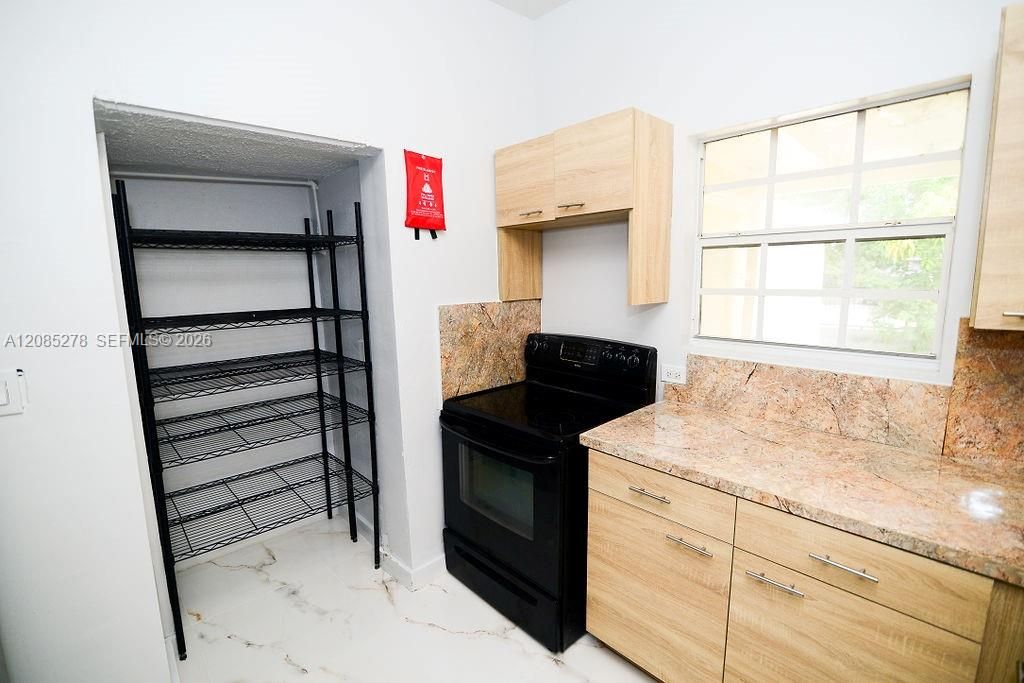 For Sale: $525,000 (3 beds, 2 baths, 1336 Square Feet)