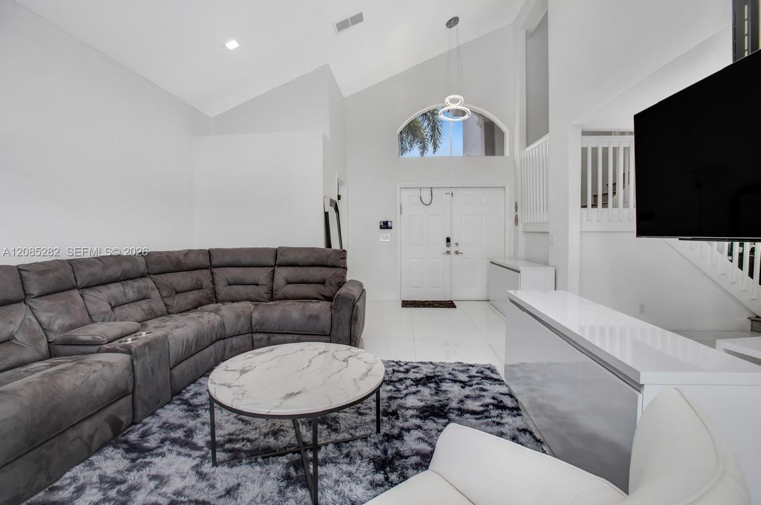 For Rent: $7,250 (3 beds, 2 baths, 2015 Square Feet)
