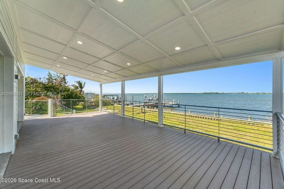 For Sale: $750,000 (4 beds, 2 baths, 1377 Square Feet)