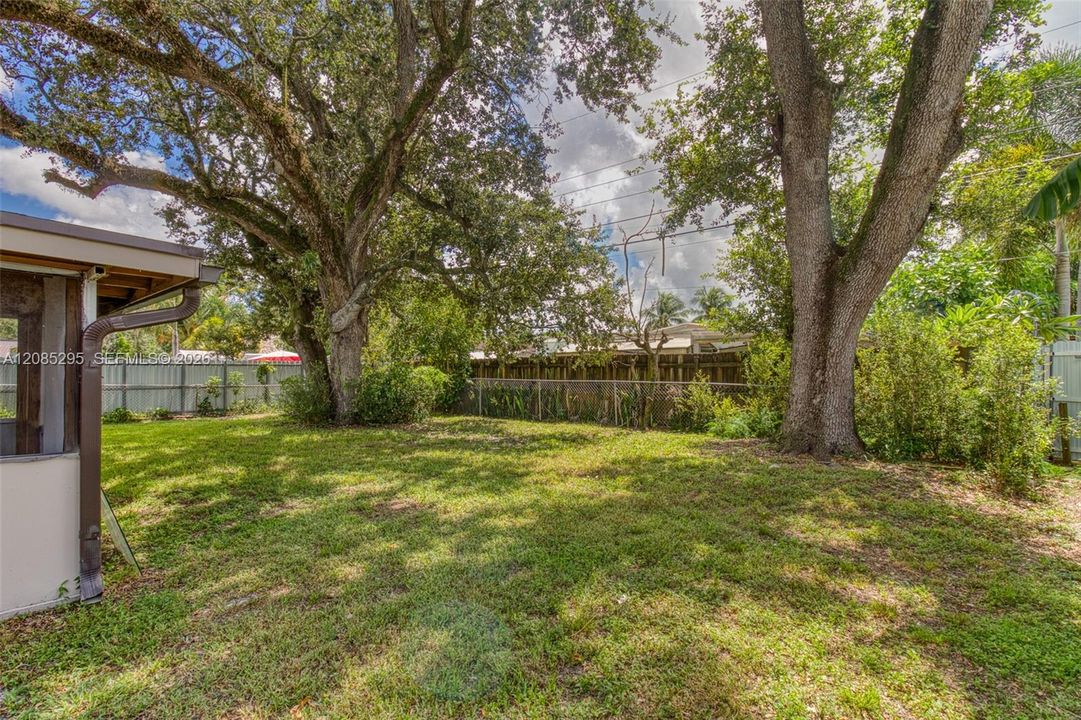 For Rent: $2,500 (3 beds, 1 baths, 875 Square Feet)