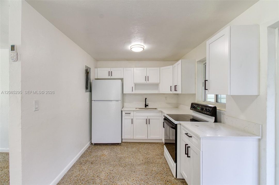 For Rent: $2,500 (3 beds, 1 baths, 875 Square Feet)
