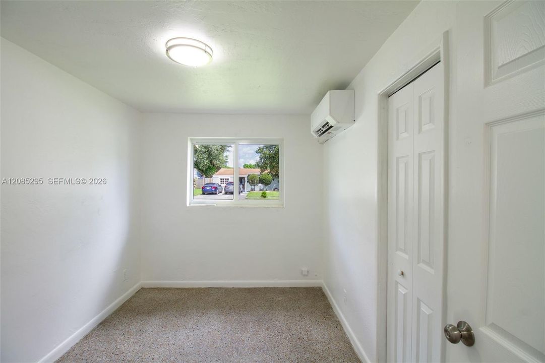 For Rent: $2,500 (3 beds, 1 baths, 875 Square Feet)