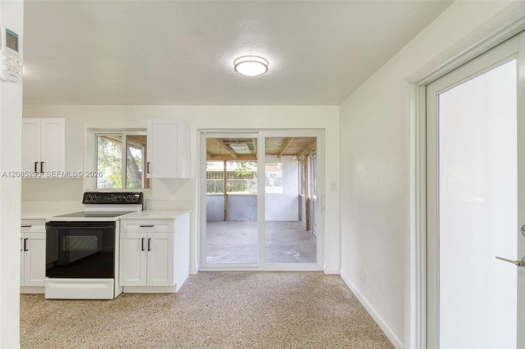 For Rent: $2,500 (3 beds, 1 baths, 875 Square Feet)