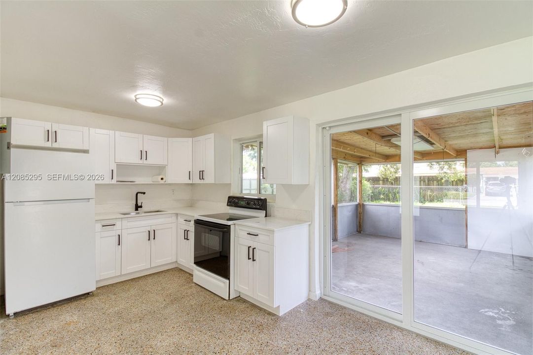 For Rent: $2,500 (3 beds, 1 baths, 875 Square Feet)