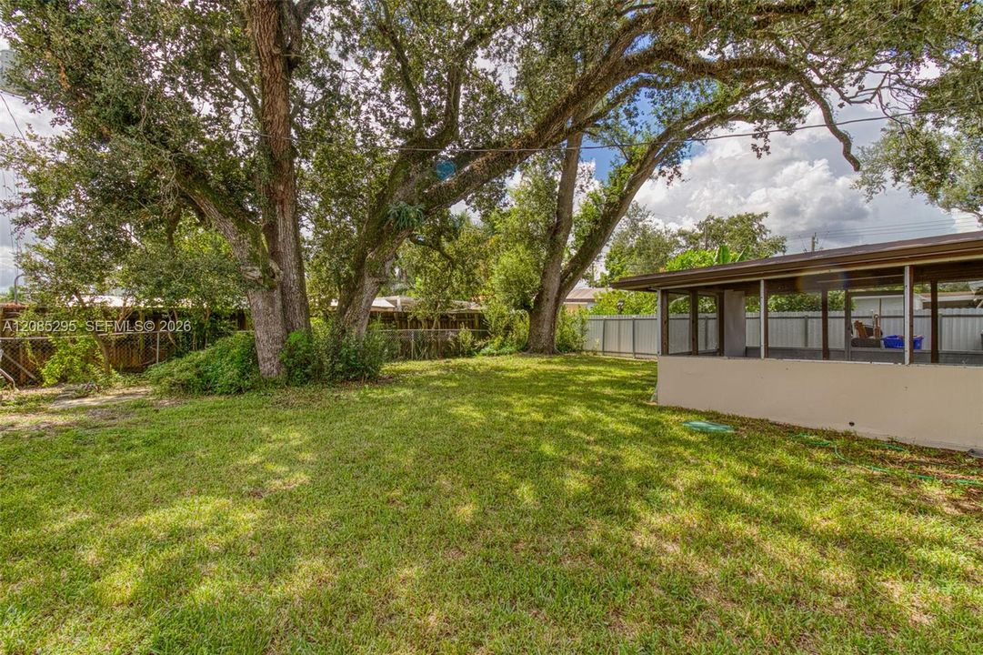 For Rent: $2,500 (3 beds, 1 baths, 875 Square Feet)