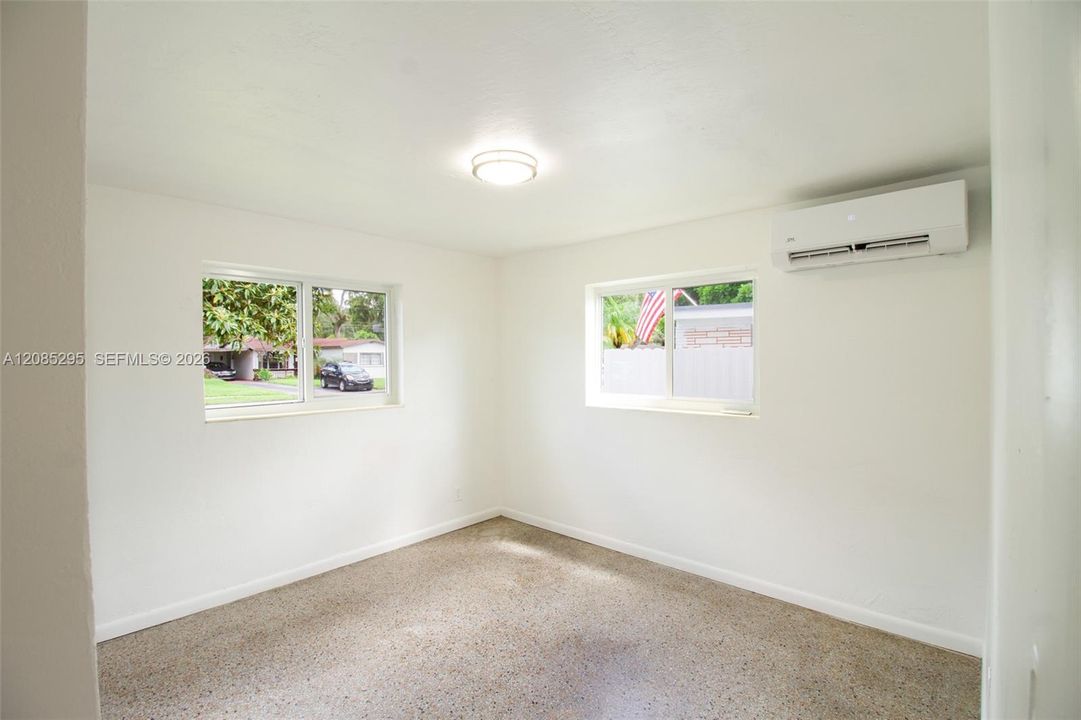 For Rent: $2,500 (3 beds, 1 baths, 875 Square Feet)