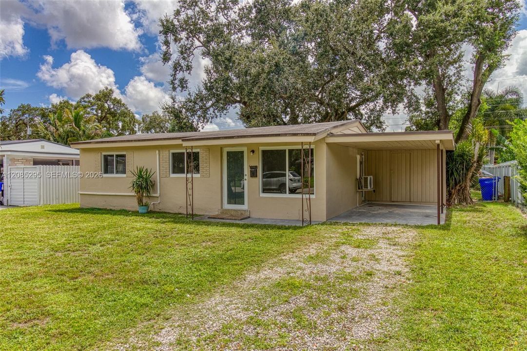 For Rent: $2,500 (3 beds, 1 baths, 875 Square Feet)
