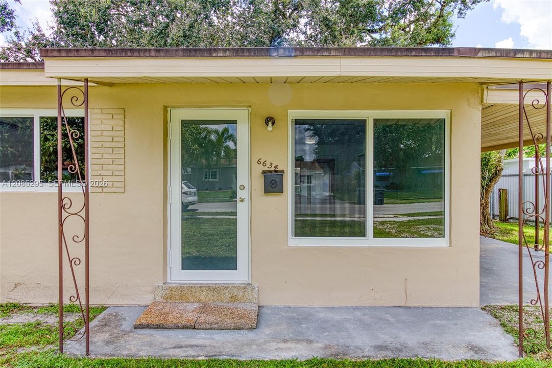 For Rent: $2,500 (3 beds, 1 baths, 875 Square Feet)