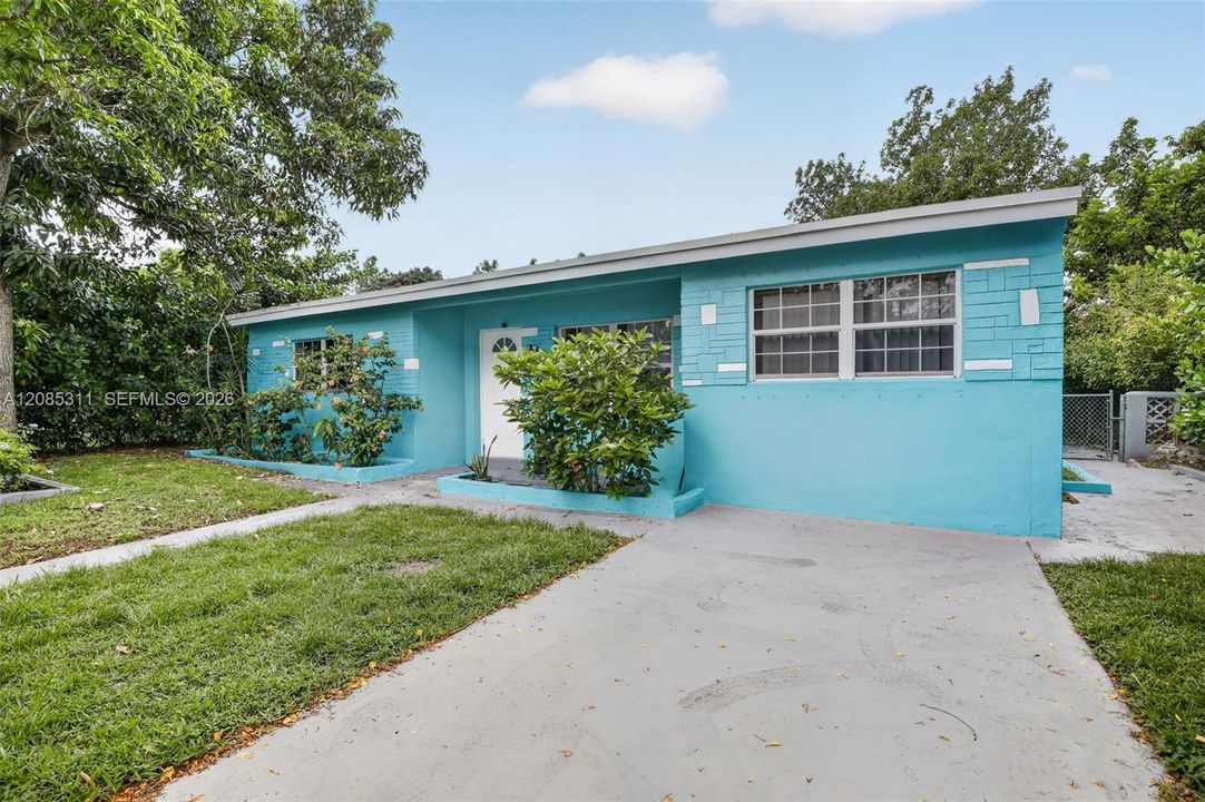 For Sale: $525,000 (4 beds, 2 baths, 1340 Square Feet)