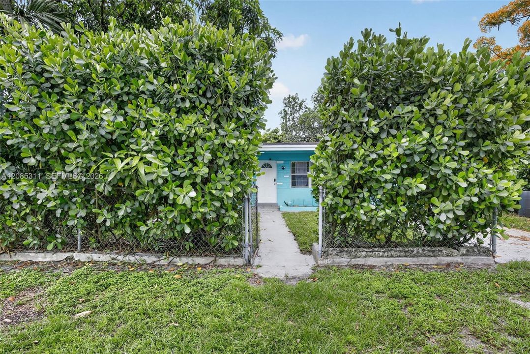 For Sale: $525,000 (4 beds, 2 baths, 1340 Square Feet)