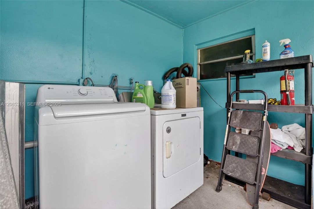 For Sale: $525,000 (4 beds, 2 baths, 1340 Square Feet)