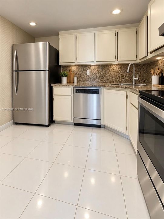 For Sale: $169,000 (1 beds, 1 baths, 766 Square Feet)