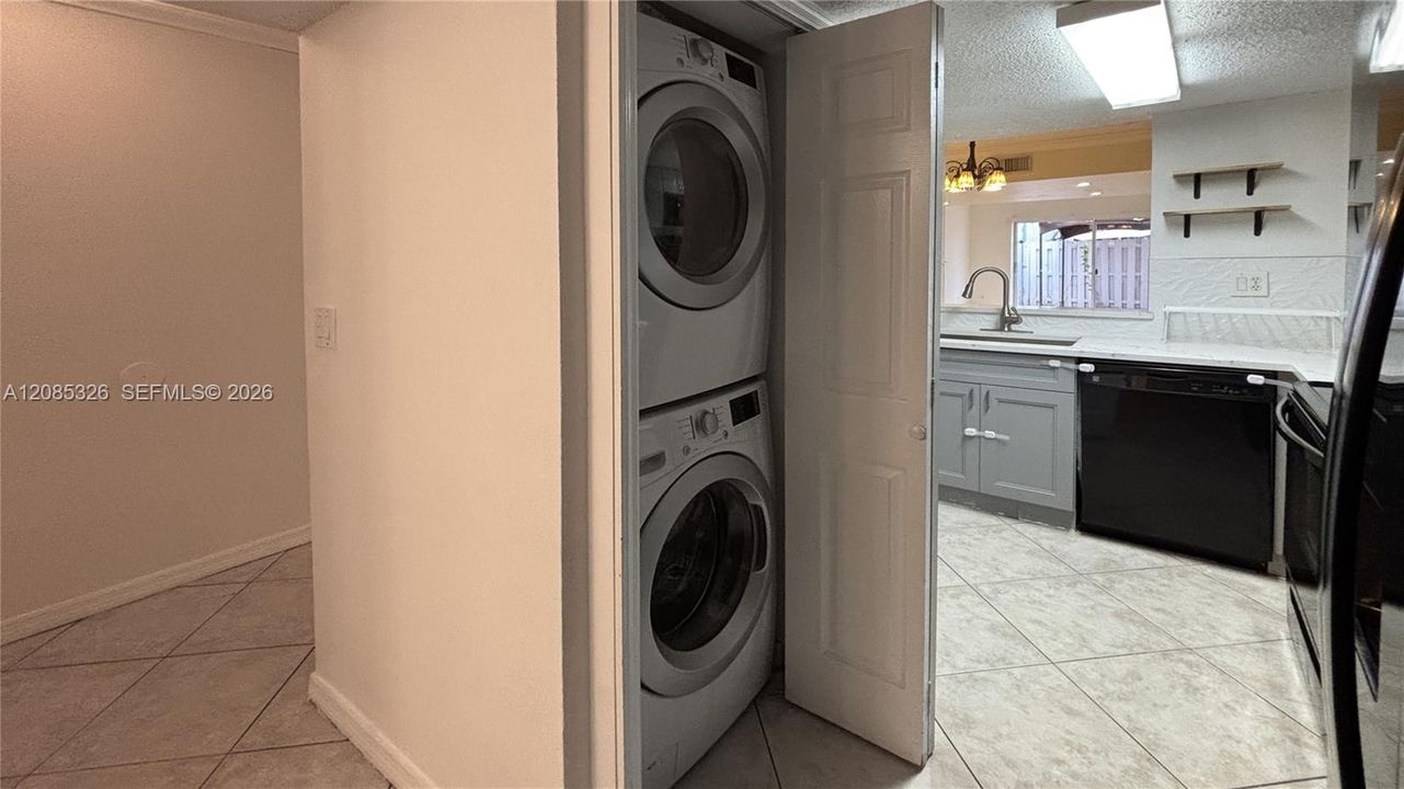 В аренду: $2,700 (3 спален, 2 ванн, 1240 Квадратных фут)