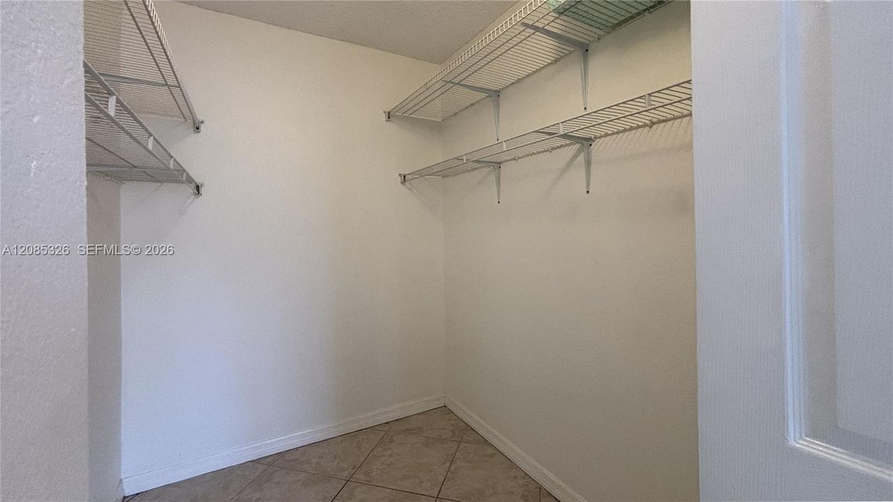 В аренду: $2,700 (3 спален, 2 ванн, 1240 Квадратных фут)