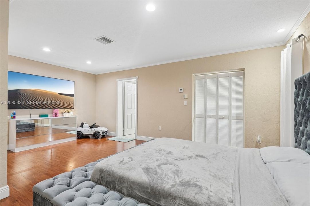 For Sale: $735,000 (3 beds, 2 baths, 1866 Square Feet)